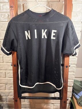 Women's Nike mesh T shirt Small Short sleeve Black and white Relaxed fit